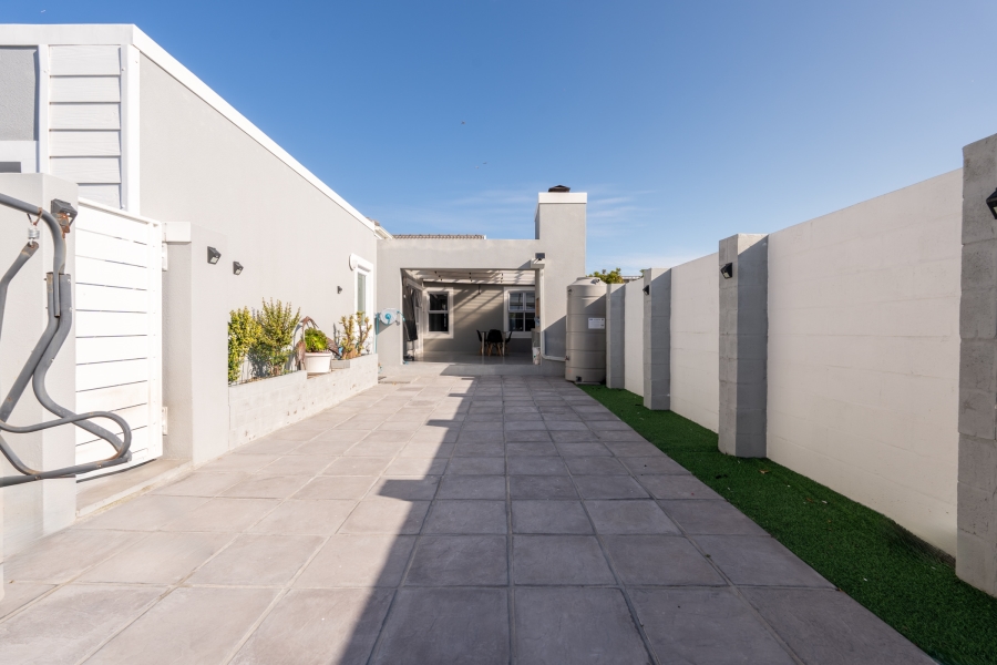 3 Bedroom Property for Sale in Sunningdale Western Cape